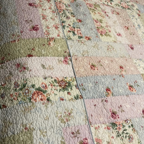 JCPenney Floral Twin Quilt with Sham - Picture 6 of 12
